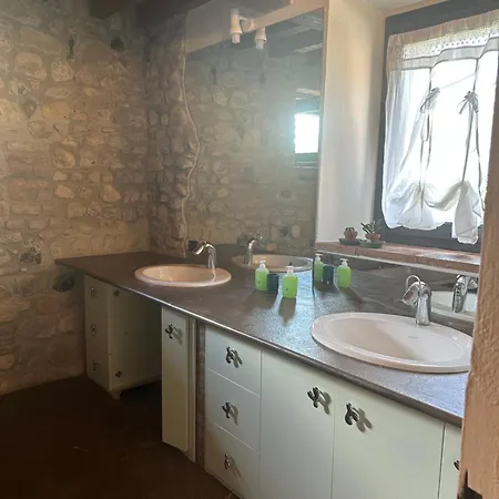 Niviano Castello Nocleg ze śniadaniem 3*